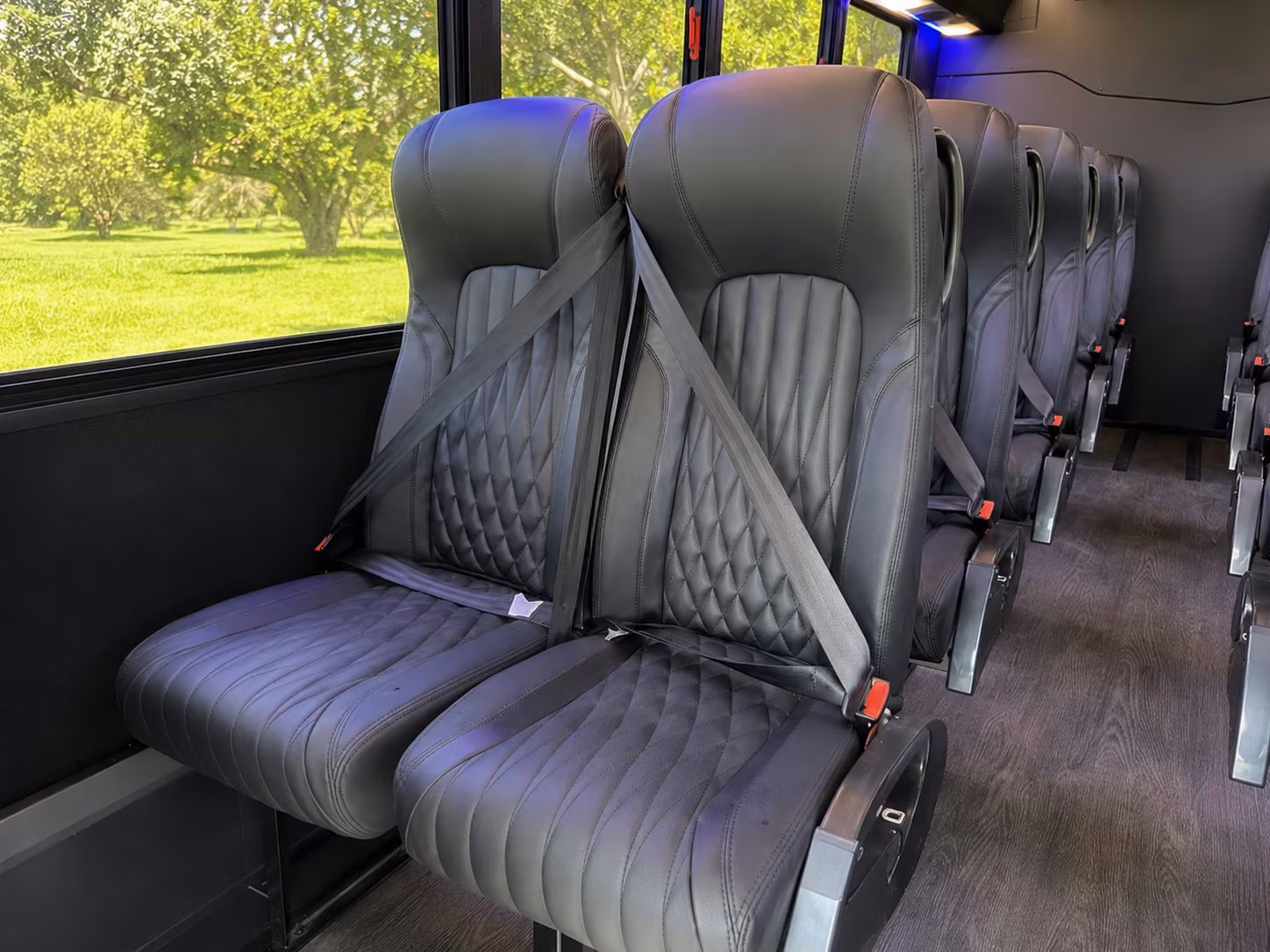 pomona minibus rentals for museum field trips