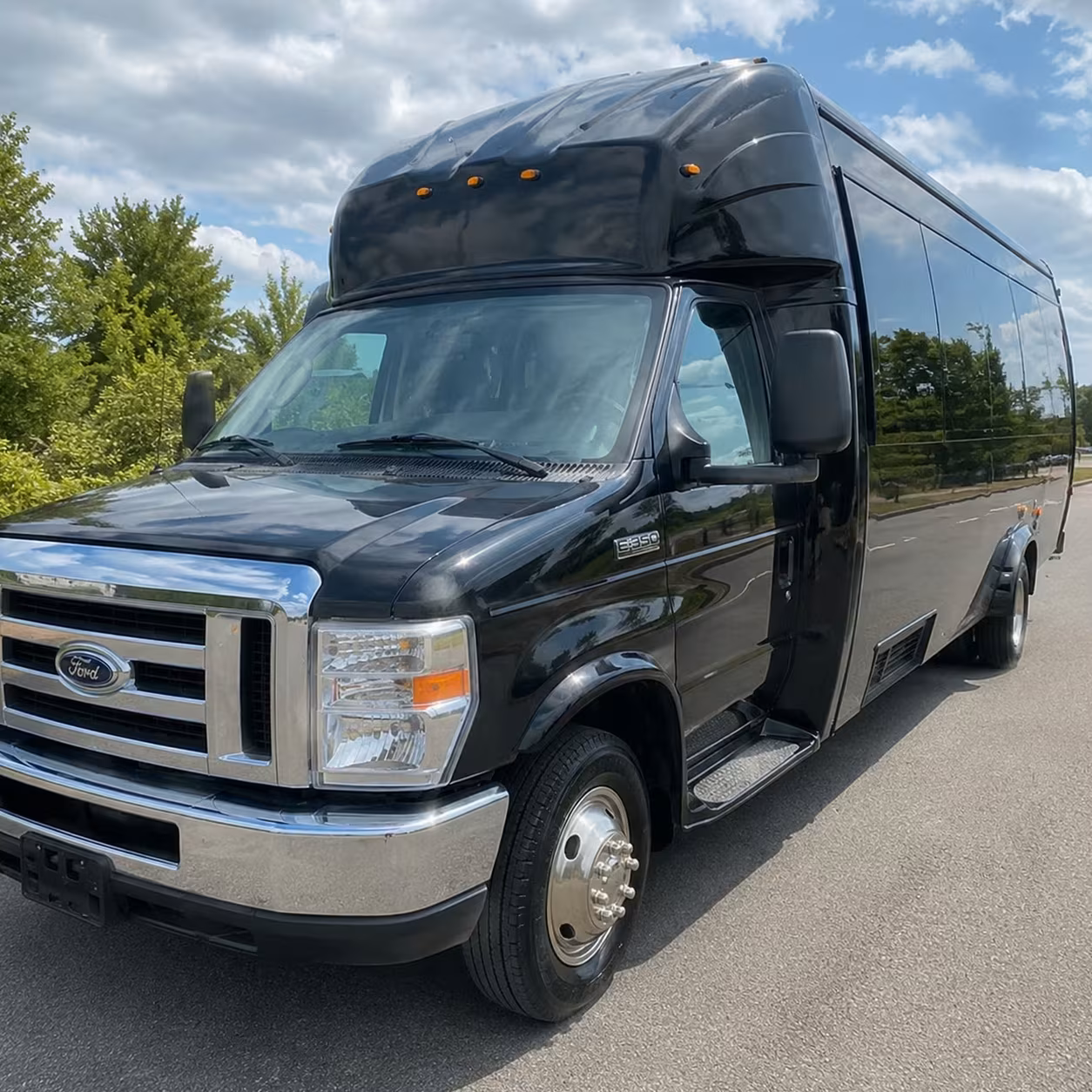 pomona party bus rentals for prom night groups